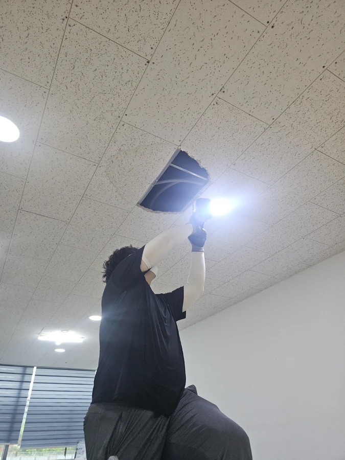 점검구 뚜껑 설치 작업