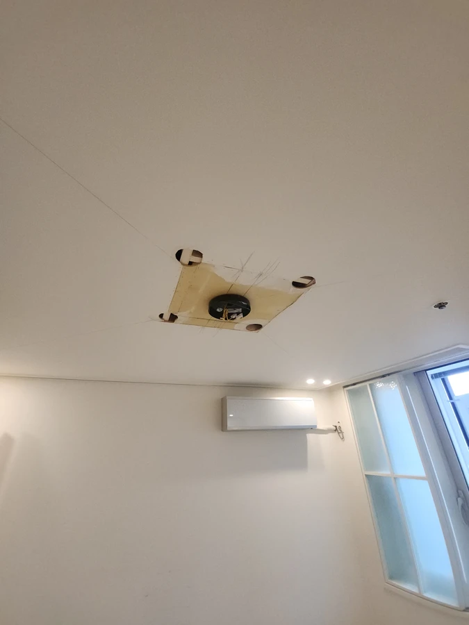 점검구 마감판 설치 및 에어컨 정리